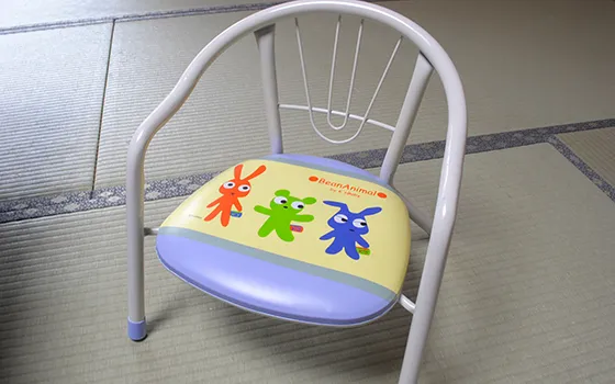お子様用の椅子